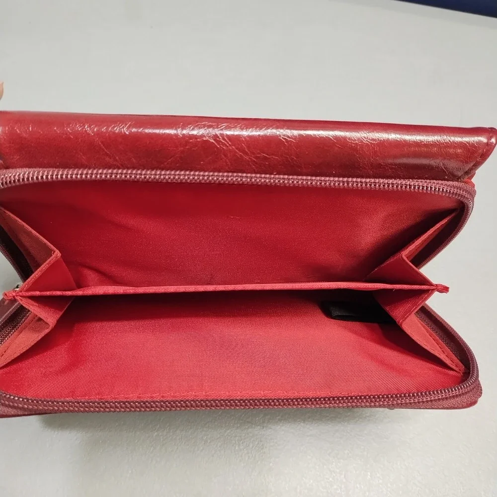 Mundi Big Fat Wristlet Wallet Womens Red Leather Classic Magnetic Flap Closure